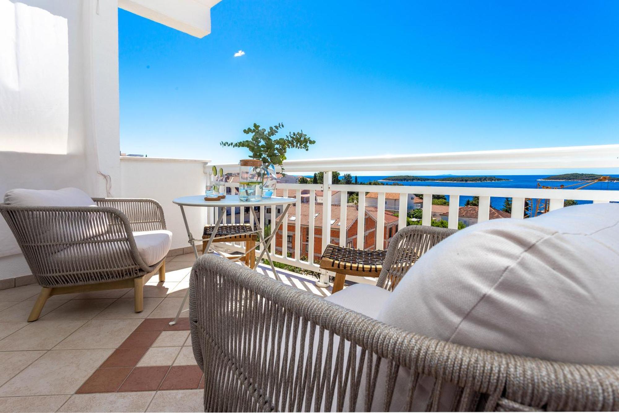 Tia Hvar View Apartment
